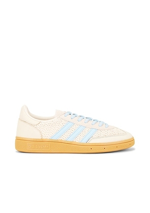 Adidas Originals Handball Spezial in Sand Strata  Preloved Brown  & Clear Sky - Beige. Size 6 (also in 6.5, 7, 7.5, 8, 8.5, 9, 9.5).