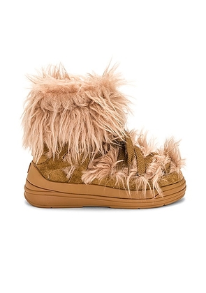 Moncler Insolux M Snow Boot in Camel - Brown. Size 36.5 (also in ).