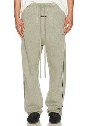 Fear of God ESSENTIALS Relaxed Fleece Sweatpant With Piping in Concrete Heather & Black - Grey. Size XL/1X (also in ).