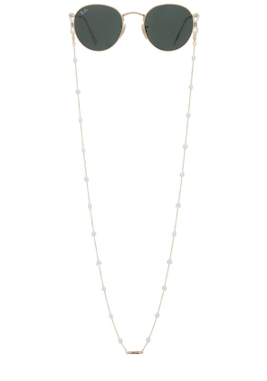 Ettika Pearl Lovers Glasses Chain in Metallic Gold.