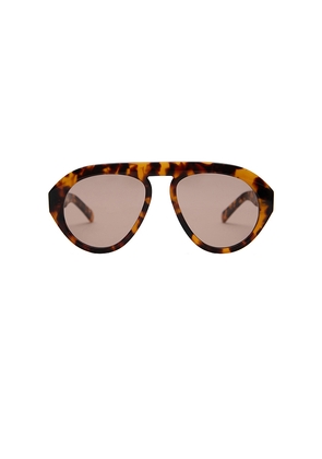 Elisa Johnson Val Sunglasses in Brown.