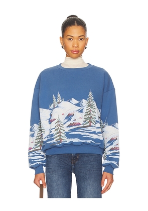 DAYDREAMER Alpine Ski Scene Oversized Crew Sweatshirt in Blue. Size S/M. Also in L/XL.