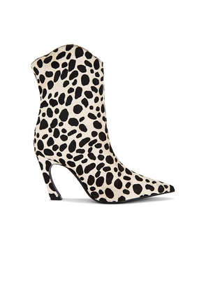 Schutz Maryann Curve Boot in Cream. Size 6.5. Also in 7.5.