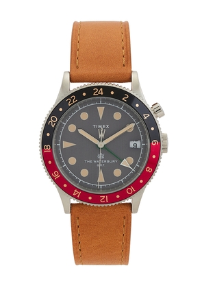 Timex Waterbury Traditional Watch in Metallic Silver.