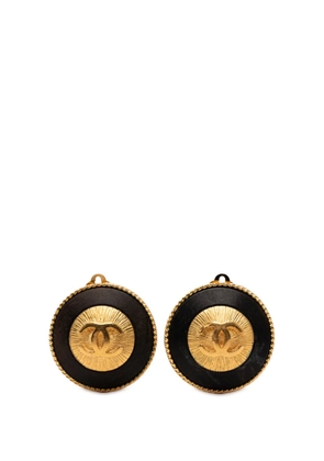 CHANEL Pre-Owned 1993 CC Gold Plated and Wood Round Button Clip On Earrings costume earrings - Black