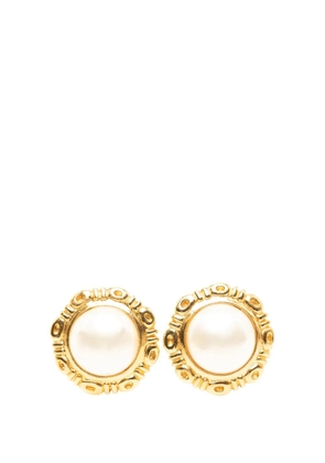 CHANEL Pre-Owned 1970-1980 Gold Plated Faux Pearl Clip On Earrings costume earrings