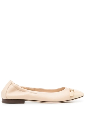 Tod's logo-plaque leather ballerina shoes - Neutrals