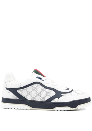 Gucci logo-pattern sneakers - White