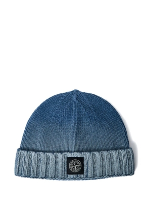 Stone Island ribbed logo-patch beanie hat - Blue