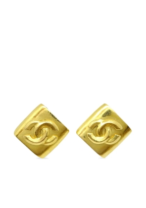 CHANEL Pre-Owned 1996 CC-embossed rhombus clip-on earrings - Gold