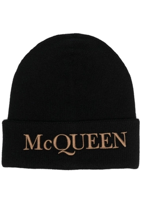 Alexander McQueen embroidered-logo ribbed beanie - Black