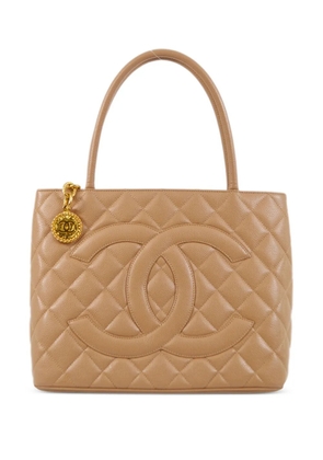 CHANEL Pre-Owned 2002 Medallion tote bag - Neutrals