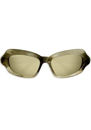 Balenciaga Eyewear logo-plaque sunglasses - Brown