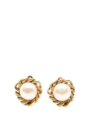 CHANEL Pre-Owned 1950-1970 Gold Plated Faux Pearl Clip On Earrings costume earrings - White