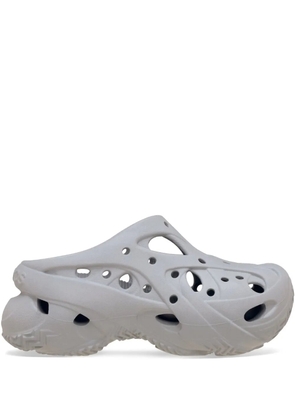 Crocs Caged 'Atmosphere' mules - Grey