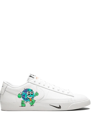 Nike Blazer low-top Flyleather QS 'Earth Day' sneakers - White