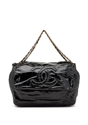 CHANEL Pre-Owned 2006 large Rock and Chain patent shoulder bag - Black