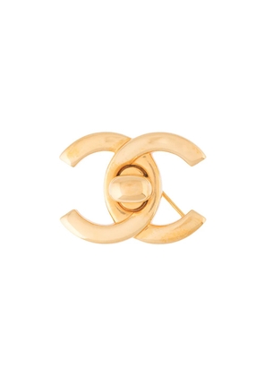 CHANEL Pre-Owned 1996 CC turn-lock brooch - Gold