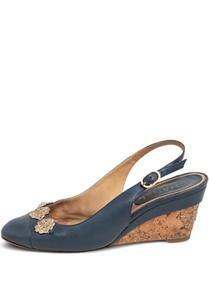 CHANEL Pre-Owned CC wedge slingback sandals - Blue