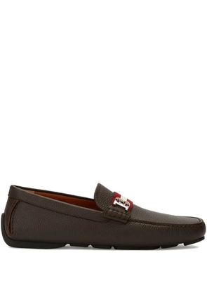 Bally grained-leather logo-plaque loafers - Brown