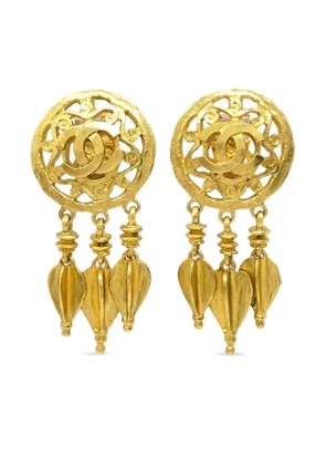 CHANEL Pre-Owned 1995 CC dangle clip-on earrings - Gold