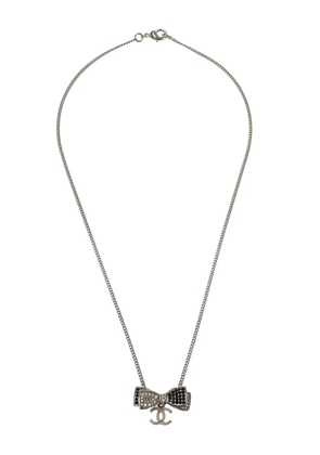 CHANEL Pre-Owned 2017 CC bow-pendant necklace - Silver