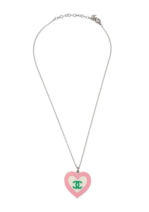 CHANEL Pre-Owned 2004 CC-print heart pendant necklace - White