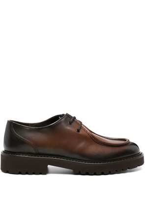 Doucal's ombré-effect leather boat shoes - Brown