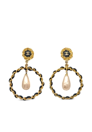 CHANEL Pre-Owned 1995 hoop-pendant clip-on earrings - Gold
