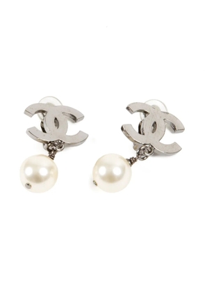 CHANEL Pre-Owned 2010 Interlocking CC clip-on earrings - Silver