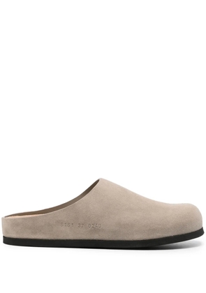 Common Projects embossed-logo leather slippers - Neutrals