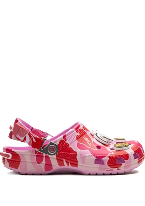 BAPE BLACK *A BATHING APE® x Crocs Classic 'Carnation' clogs - Pink