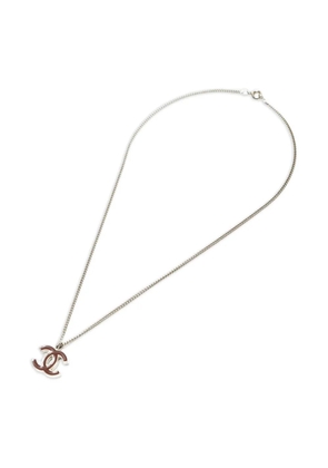 CHANEL Pre-Owned 2002 logo-pendant necklace - Silver