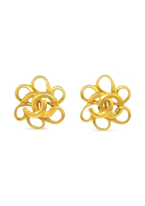 CHANEL Pre-Owned 1996 Flower earrings - Gold