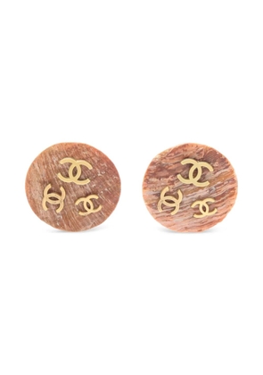 CHANEL Pre-Owned 1986-1988 Triple Coco Mark shell clip-on earrings - Gold
