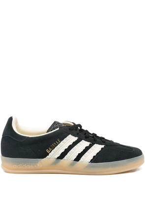 adidas Gazelle suede three-stripe sneakers - Black