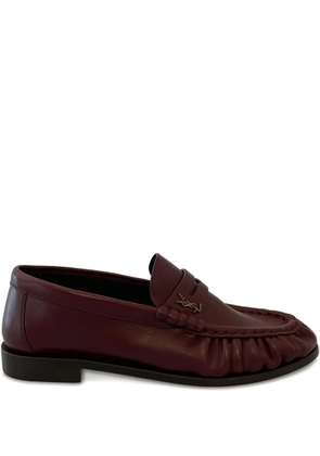 Saint Laurent logo-plaque pleated-effect loafers - Red