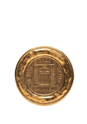 CHANEL Pre-Owned 1970-1980 Gold Plated 31 Rue Cambon Round Brooch costume brooch