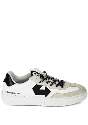 ID.EIGHT Uriduri arrow-detail sneakers - White