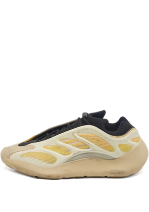 adidas Yeezy pre-owned 700 V3 sneakers - Neutrals