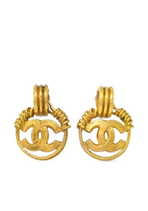 CHANEL Pre-Owned 1994 CC hoop clip-on earrings - Gold