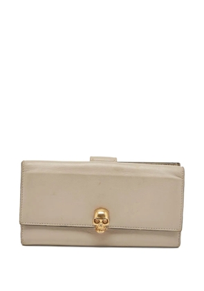 Alexander McQueen Pre-Owned leather skull-motif wallet - Neutrals