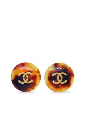 CHANEL Pre-Owned 1997 CC-logo clip-on earrings - Brown