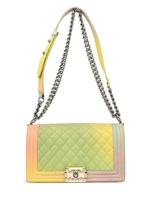 CHANEL Pre-Owned 2017 medium Boy Chanel shoulder bag - Green