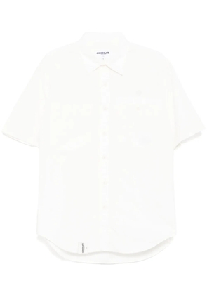 CHOCOOLATE logo-patch shirt - White