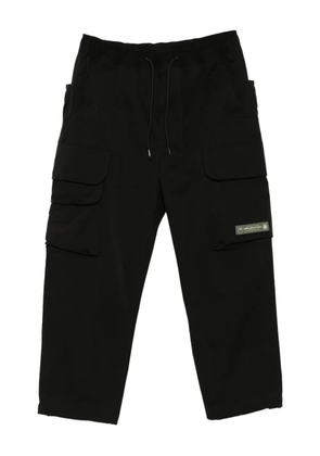 FINGERCROXX slogan-patch trosuers - Black