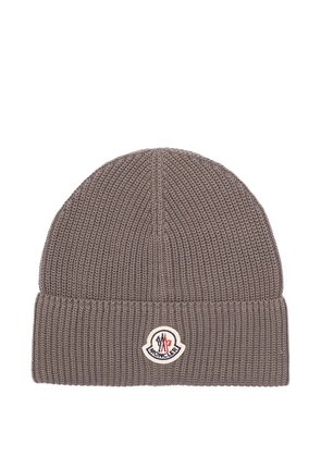 Moncler ribbed logo-patch beanie hat - Grey