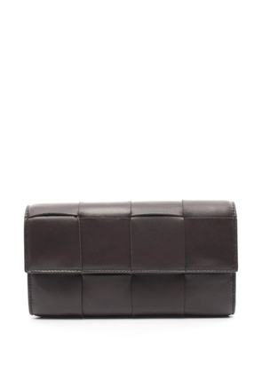 Bottega Veneta Pre-Owned 2020s Maxi Intrecciato wallet - Brown