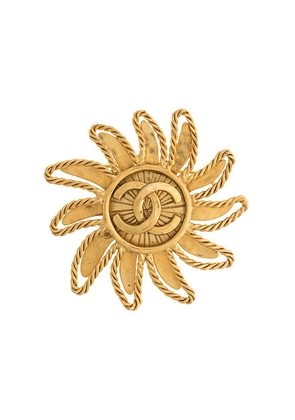 CHANEL Pre-Owned 1994 CC sun motif brooch - Gold