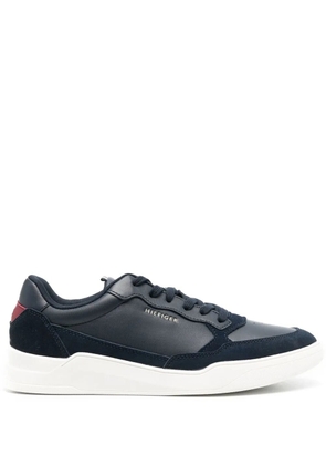 Tommy Hilfiger embossed-logo detail sneakers - Blue